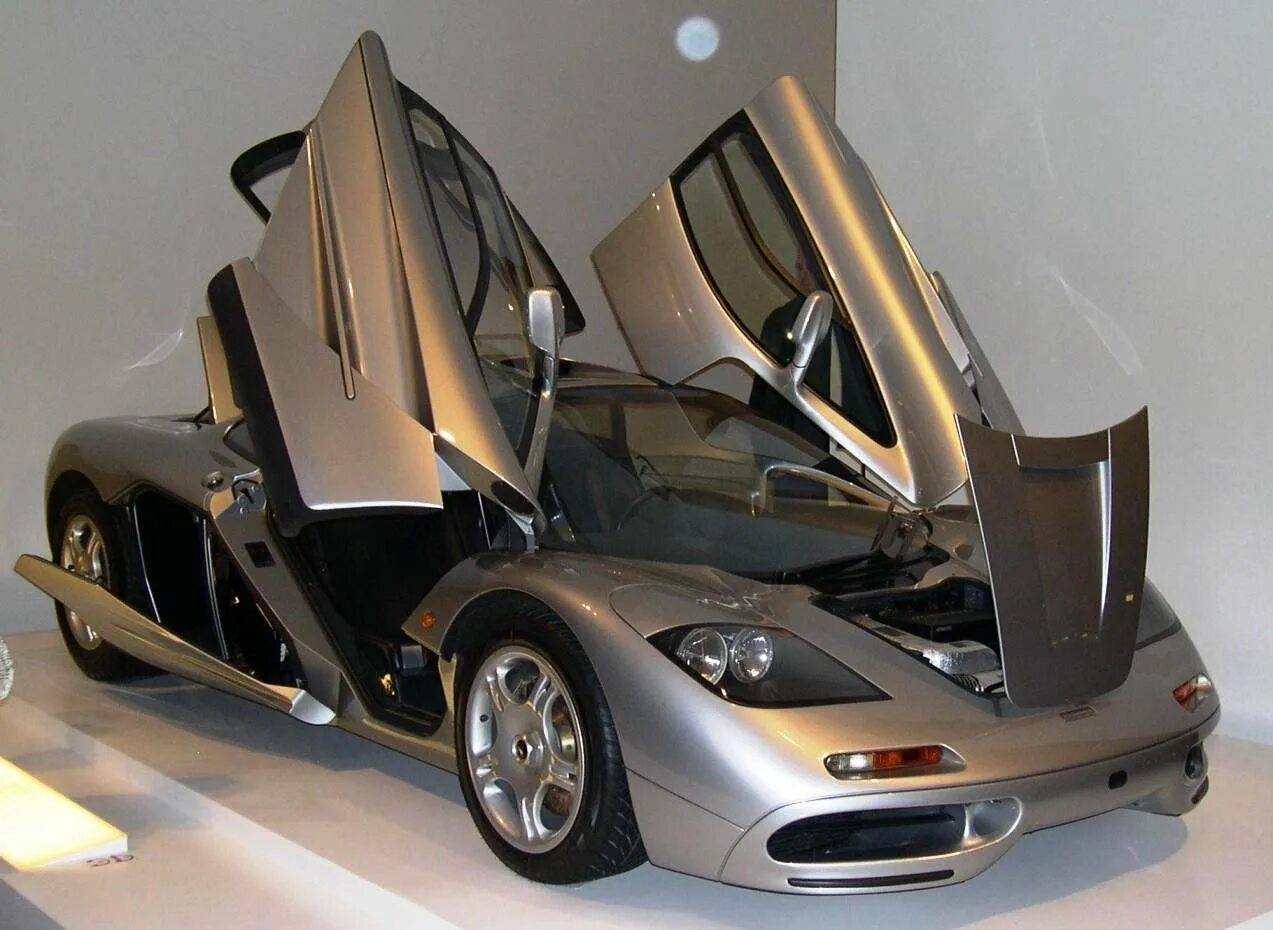 Hennessey venom gt. Ssc tuatara машина. Самый автомобиль в мире. Бугатти туатара. Koenigsegg cc8s 2002.