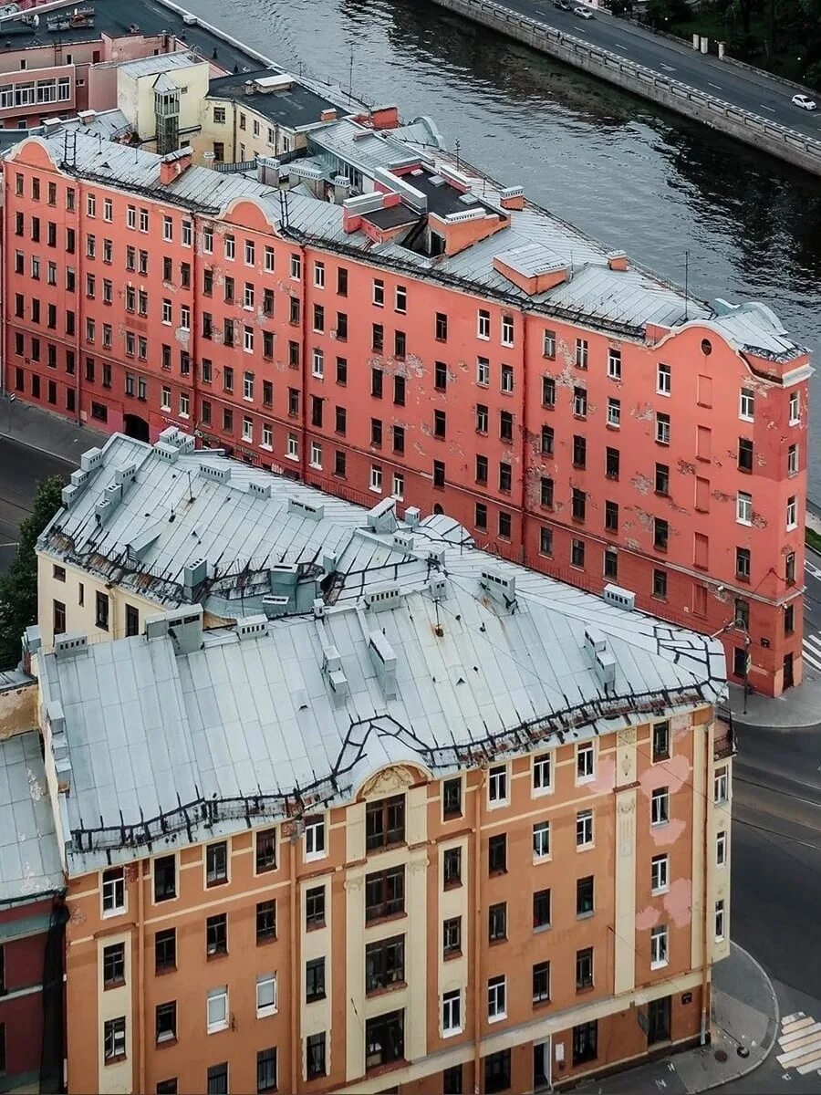 Почему в питере дома вплотную