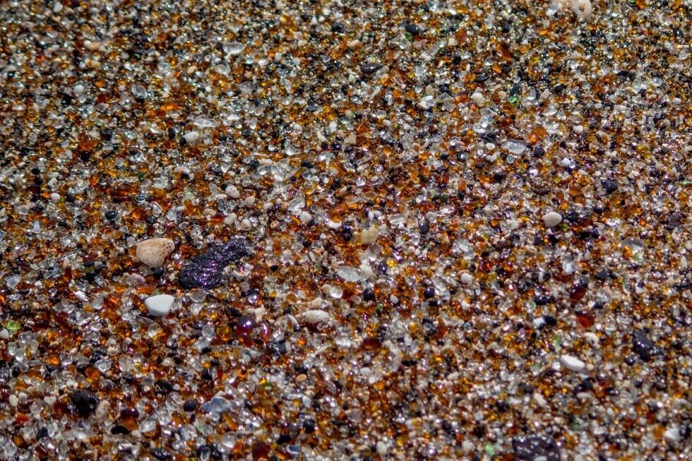 Glass made from sand. Кварцевый песок. Расплавленный кварцевый песок. Кварцевый песок для стекла. Цветной кварцевый песок.