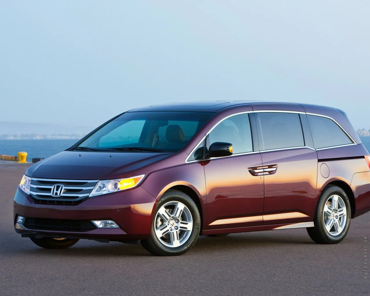 Купить хороший семейный автомобиль. Honda Odyssey 2011. Хонда Одиссей 2013. Хонда Одиссей 2011. Хонда Одиссей 2010.