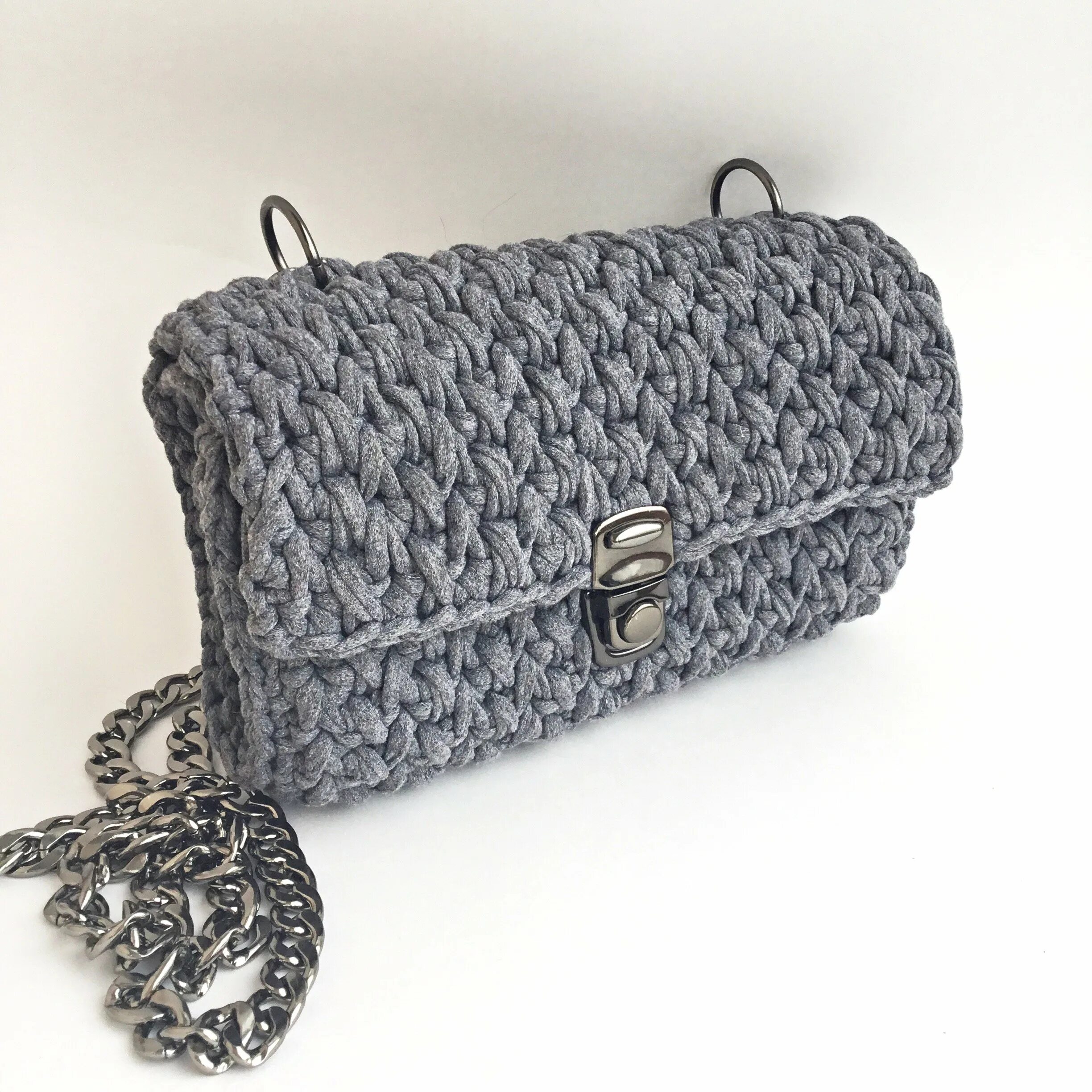 Вязаные клатчи крючком. Сумка клатч крючком. Сумочка клатч крючком. Клатч крючком. Вязаный клатч.