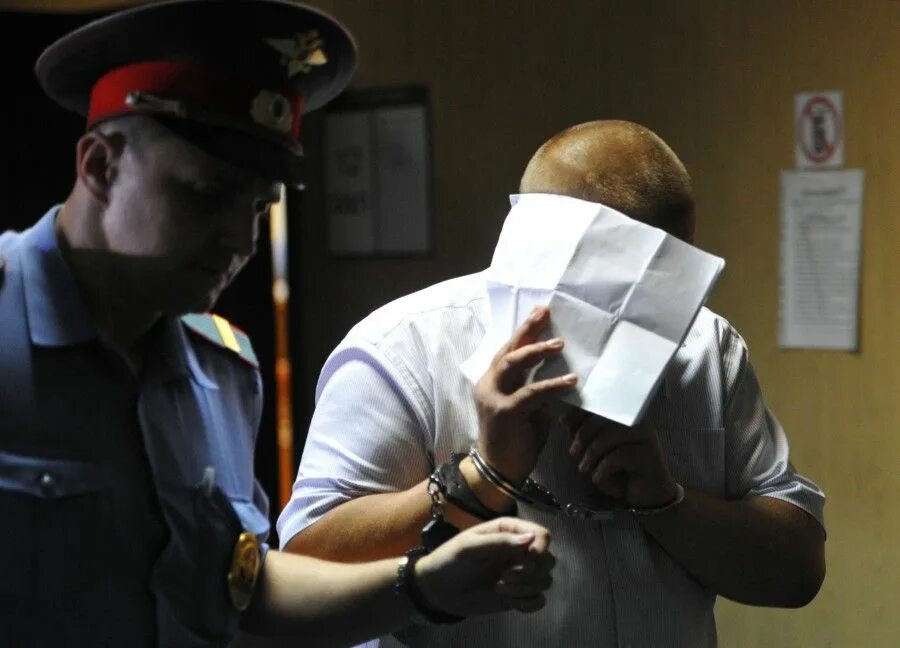 звонок мошенников из полиции. мошенничество полицейских. полицейский мошенник. мошенничество полицейских. грабеж телефона.