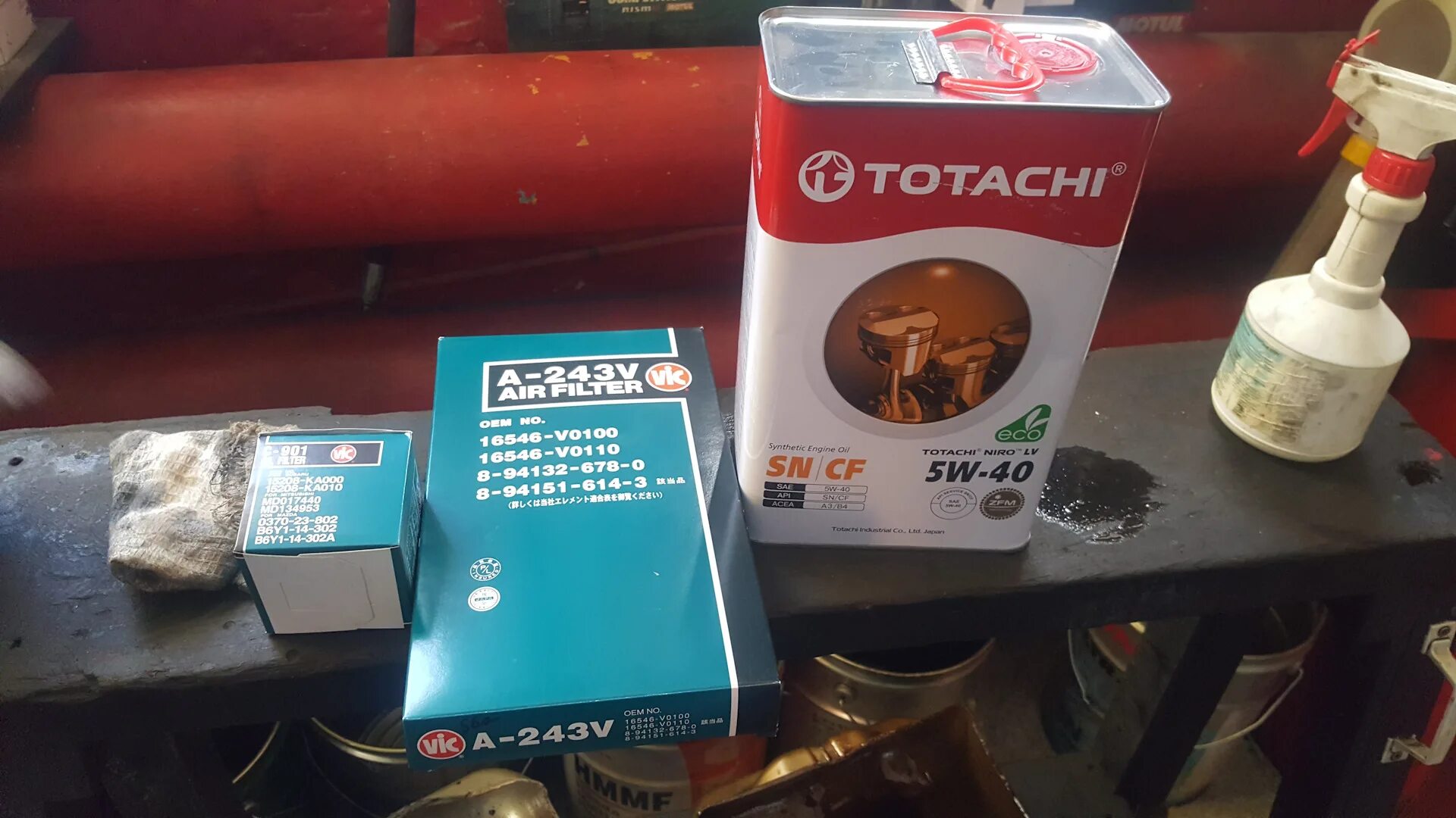 Какое масло льют субару форестер. TOTACHI 5w40. Масло в ДВС Субару. TOTACHI 10w 40 пластик. Масляный фильтр Тотачи.