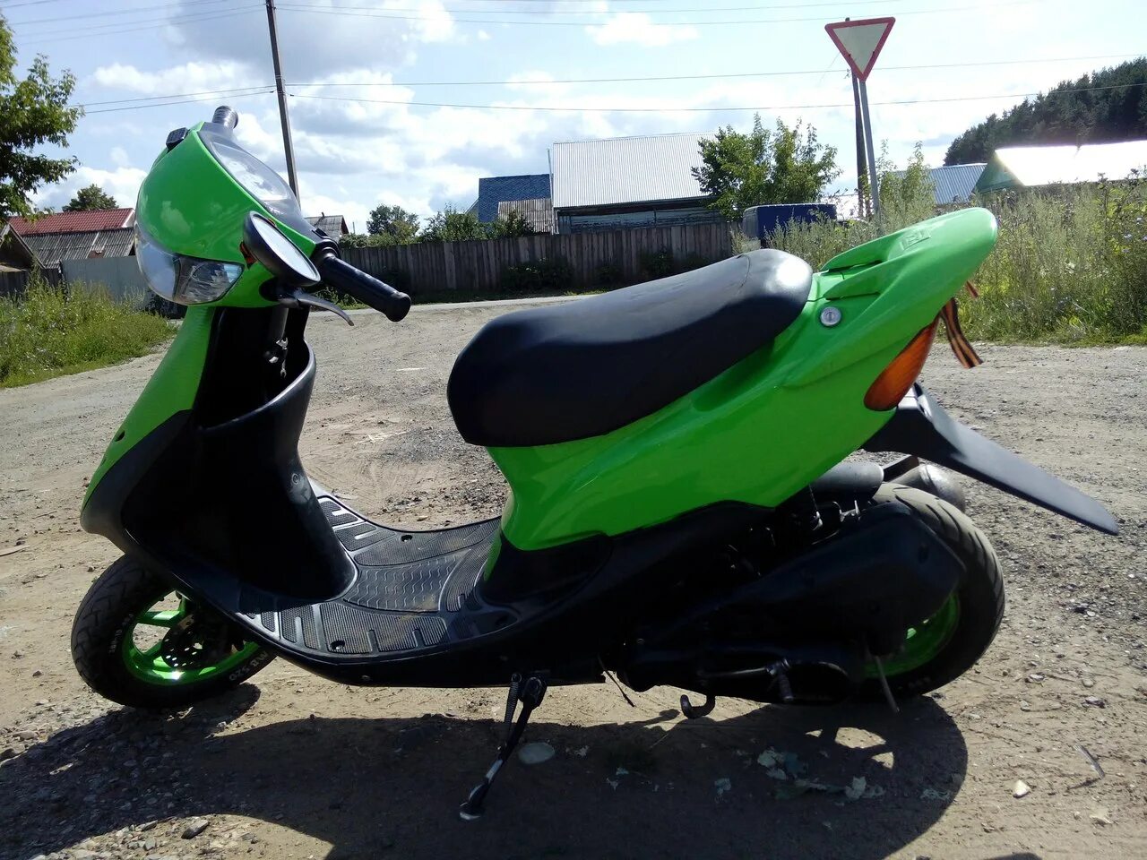 Интересные расцветки скутера. Хонда дио зеленая. Хонда дио цвет кислотный. Цвета мопеда. Цвета мопеда.