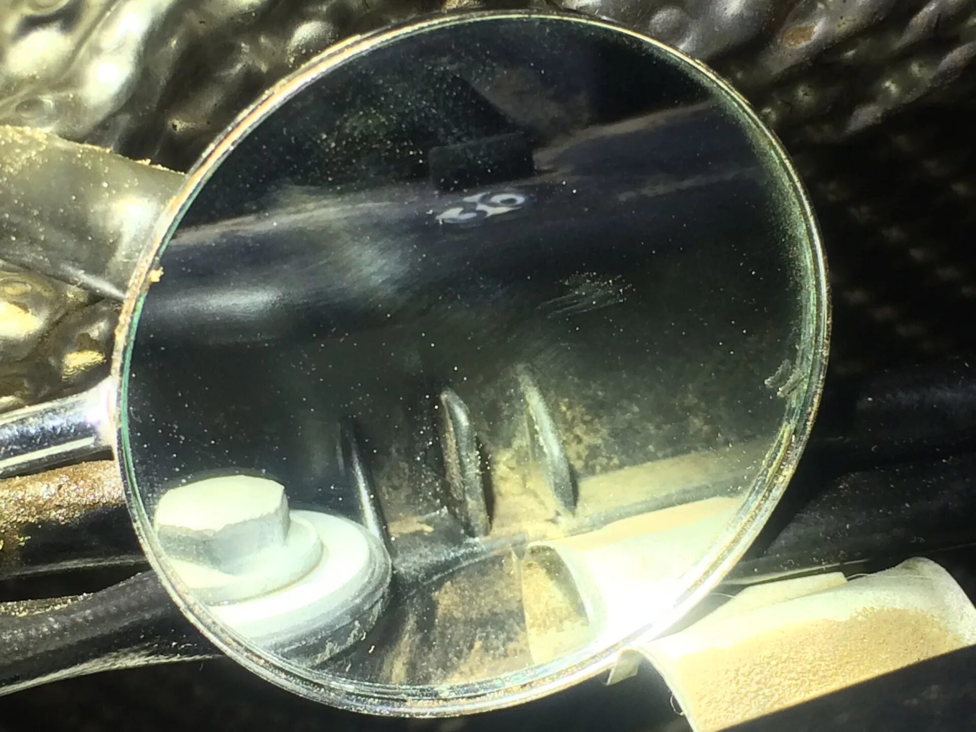 Трещина на клапанной крышке БМВ ф15. Треснул клапан BMW e39. Трещина в клапанной крышке CBAB. Пропайка трещины клапанной крышки БМВ м54.