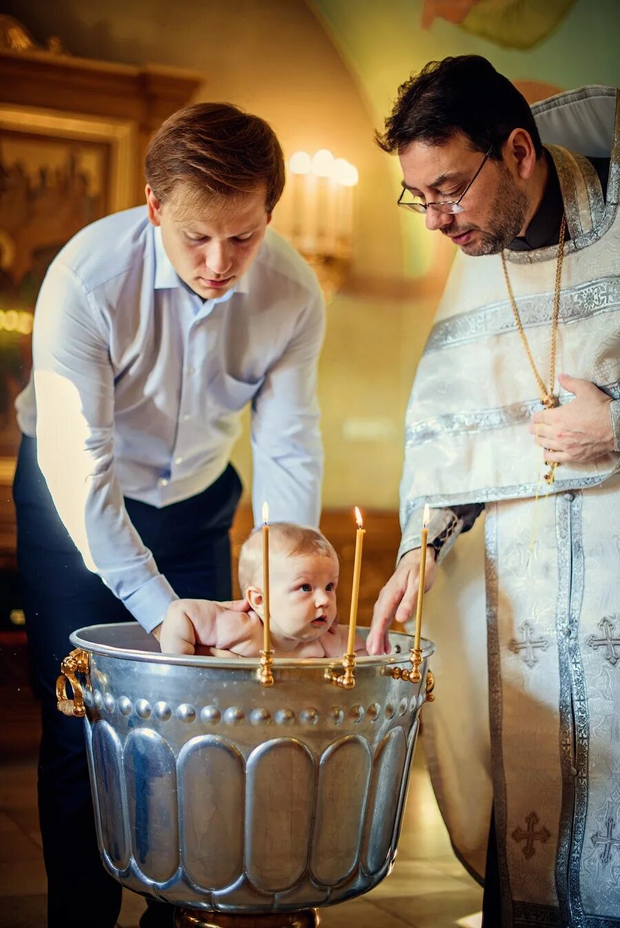 Крестины. Крестины ребенка. Крещение детей в церкви. Крестная одежда в Церковь. Будущий крестный