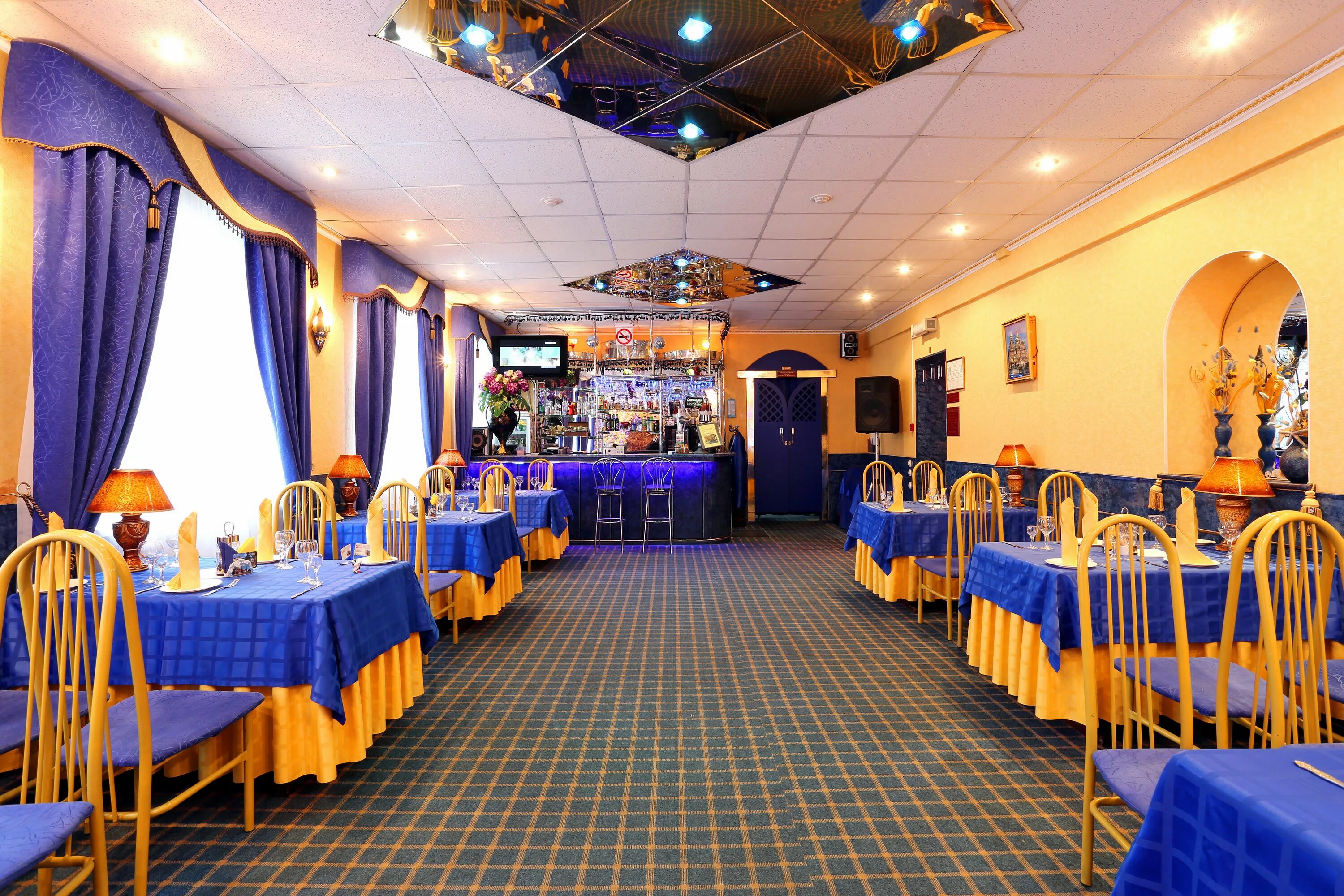 Гостиница с ресторанами липецк. Евразия липецк ресторан. Публика кафе липецк. Мерцен липецк. Графская усадьба липецк.