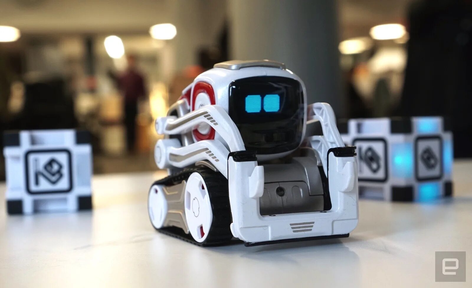 Робот Козмо. Робот Anki Cozmo. Cozmo 10. Cozmo 2019. Включи номер робота