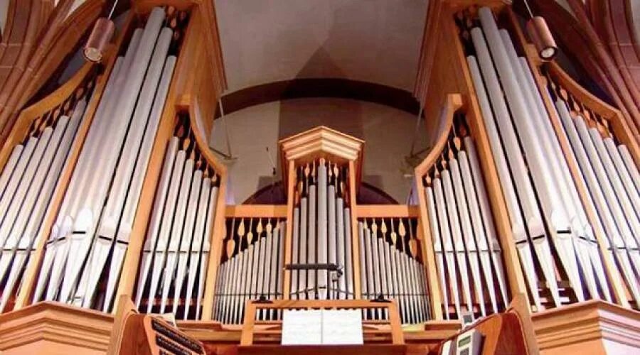 Орган изнутри инструмент. Орган клавиши. Универсальный орган. Электроорган. Орган концертного зала бордуок.