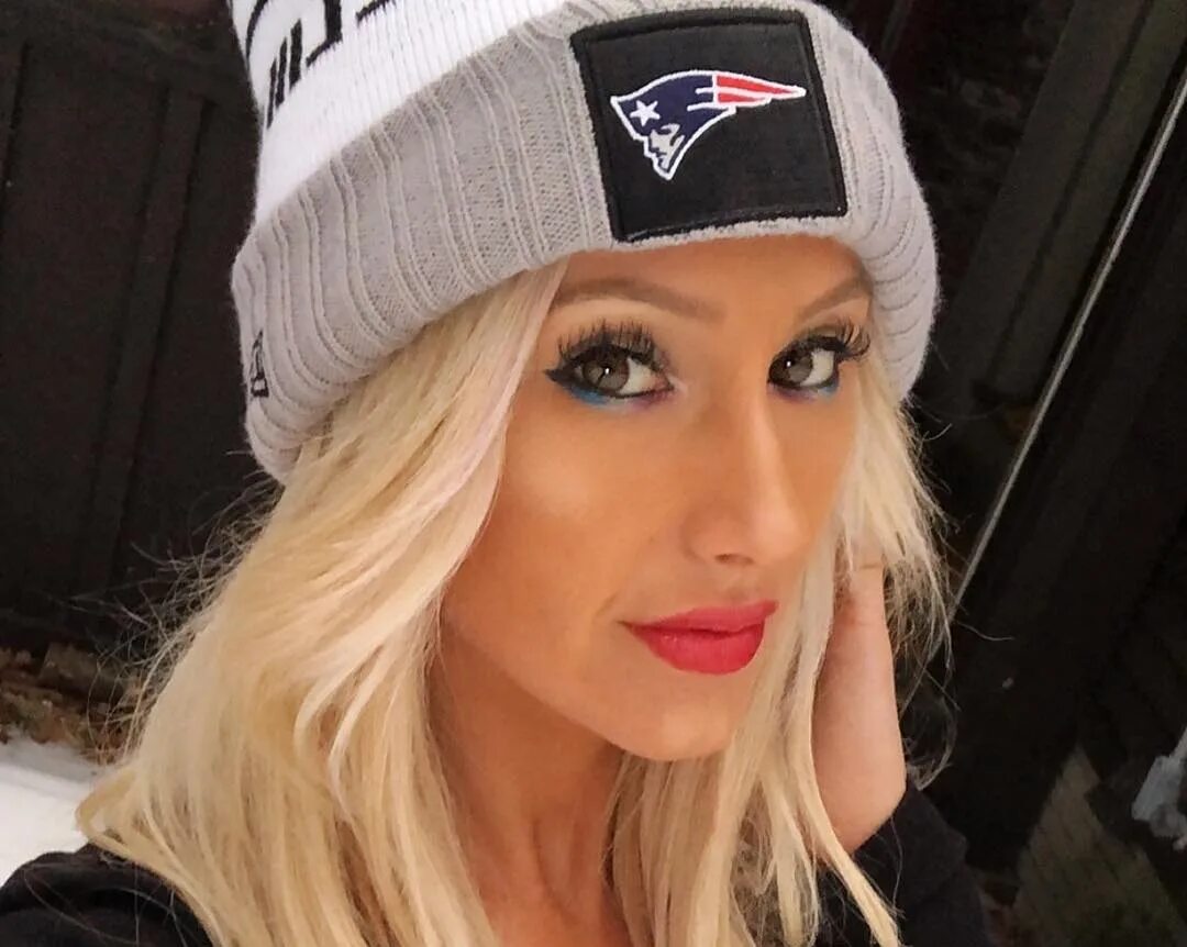 Кайла moody латекс. Аланна свовелин. Кайла мууди. Кейла мооди. Kayla moody.