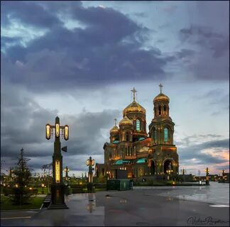 Храм вооруженных сил ночью