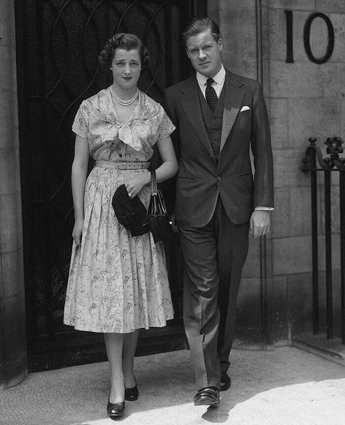 Frances ruth shand kydd. Фрэнсис кидд. Фрэнсис рут рош. Frances shand kydd. Фрэнсис шанд кидд на похоронах дианы.