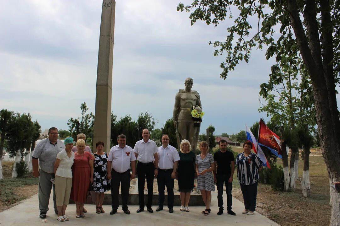 Погода ивановка сакский. Село Ивановка Сакский район Республика Крым. Село Фрунзе Сакского района памятник. Село Ишунь воинам освободителям. Саки памятники воинам освободителям.