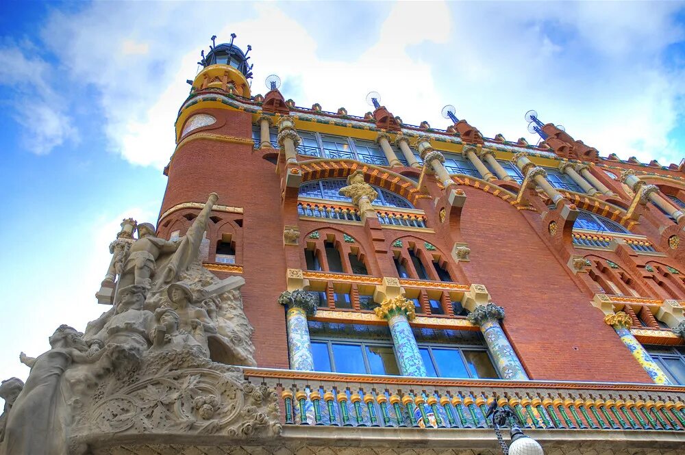 Клоун дворец. Барселона дворец каталонской. Palau de la música Catalana Барселона. Дворец каталонской музыки в Барселоне. Дворец каталонской музыки, Испания, Барселона..