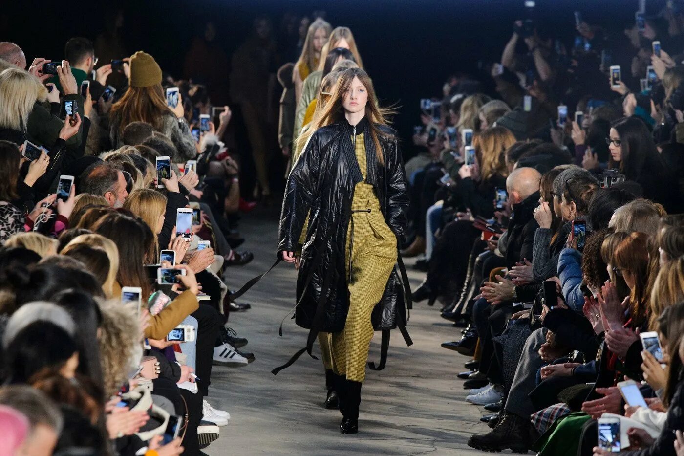 Неделя моды в нью-йорке 2020-2021. Ralph lauren 2022 показ. Модный показ. Показ необычный. Неделя моды.