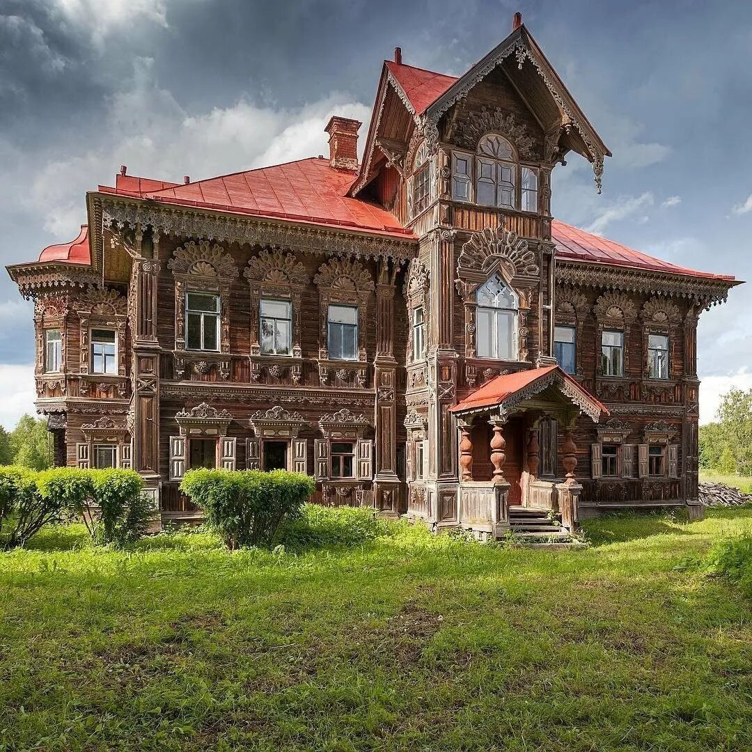 Зодчество м деревянные дома. Терем в Погорелово Костромской области. Терем Поляшова Погорелово. Чухлома Терем Погорелово. Терем Ивана Поляшова в Костромской области.