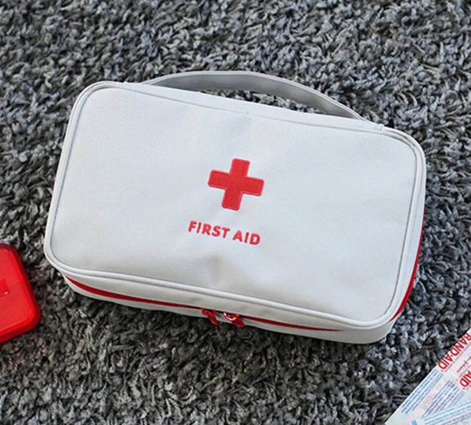 Пустая аптечка. Аптечка врача. Аптечка красная. Пустые аптечки. Аптечка для детей.
