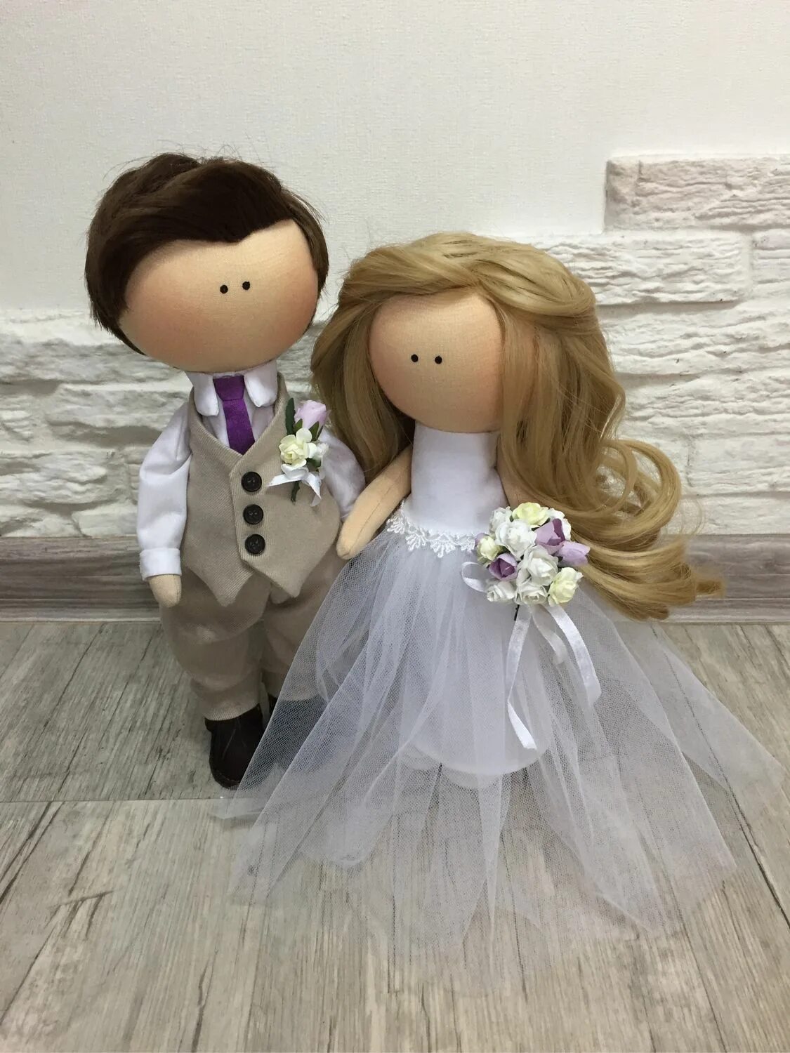 Свадебные интерьерные куклы. Свадебные куклы жених и невеста. Интерьерные куклы на свадьбу. Интерьерные куклы на свадьбу. Свадебные куклы.