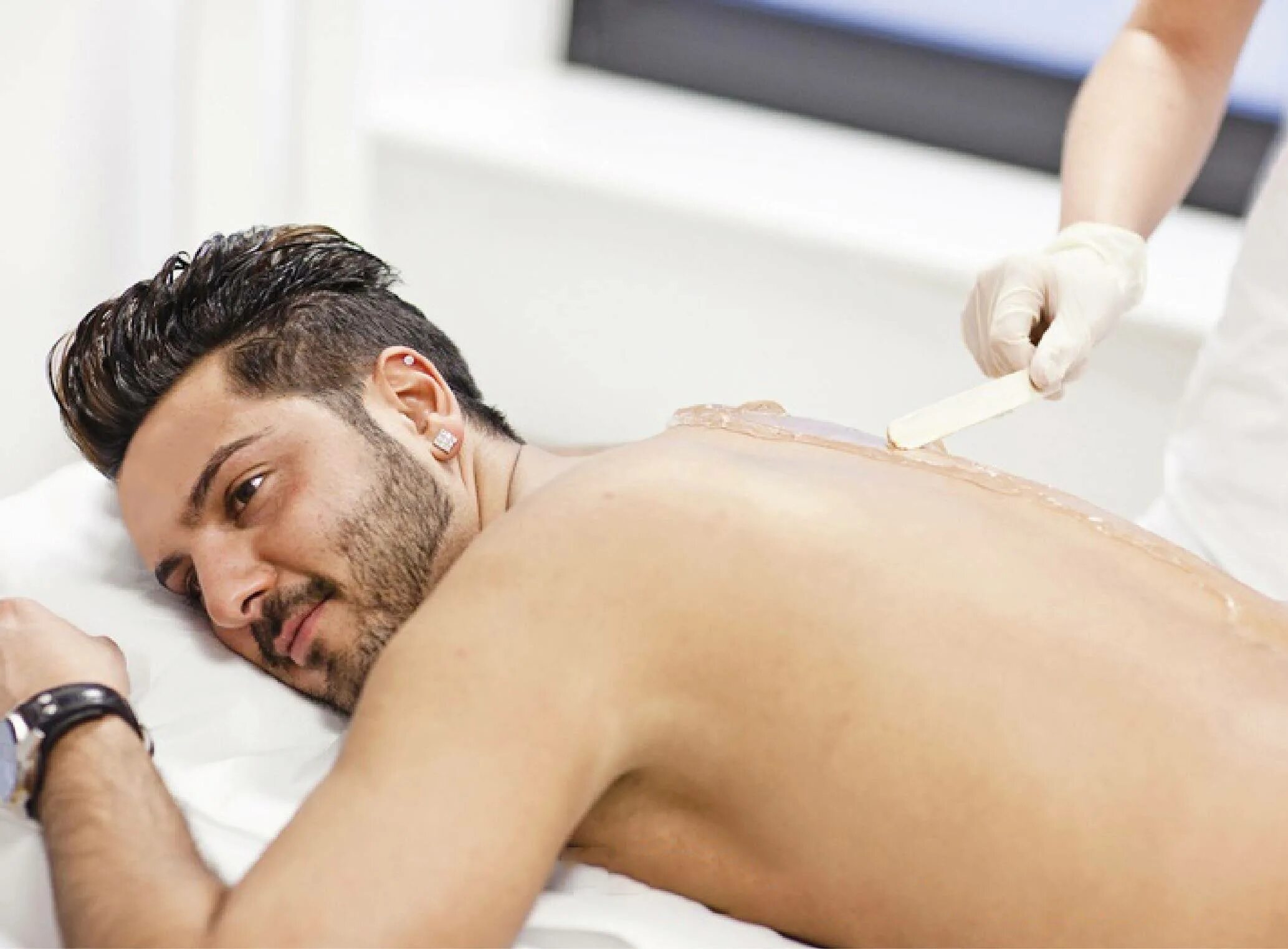 сделаю депиляцию мужчине. эпилированные мужские ноги. шугаринг для мужчин. мужская эпиляция. сделаю депиляцию мужчине.