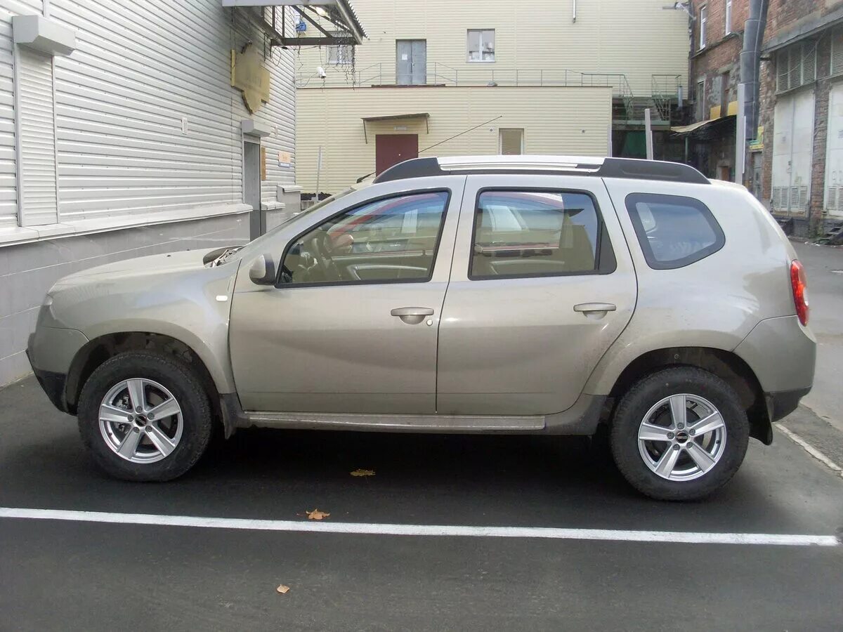 Диски дастер оригинал. Renault Duster r18. Литые диски на Renault Duster. Диски Рено Дастер 16. Tech line 657 на Рено Дастер.