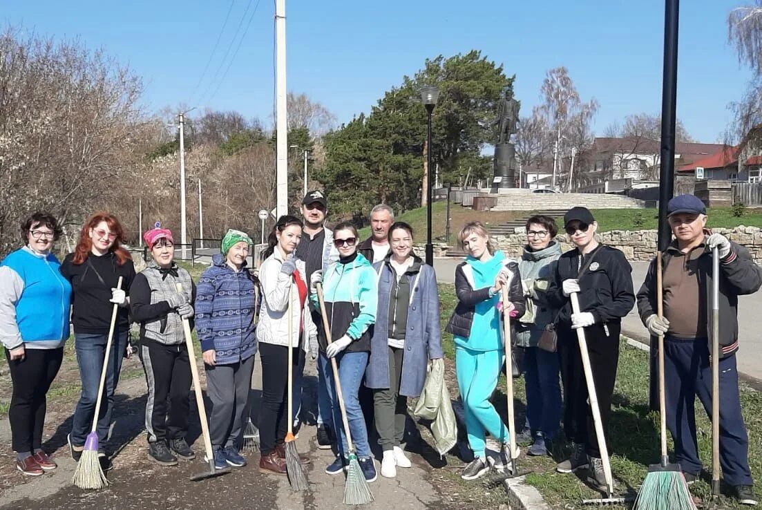 Молодежный центр Барс Елабуга. Молодежный центр Барс Елабуга директор. Администрация Елабуга сотрудники фото.