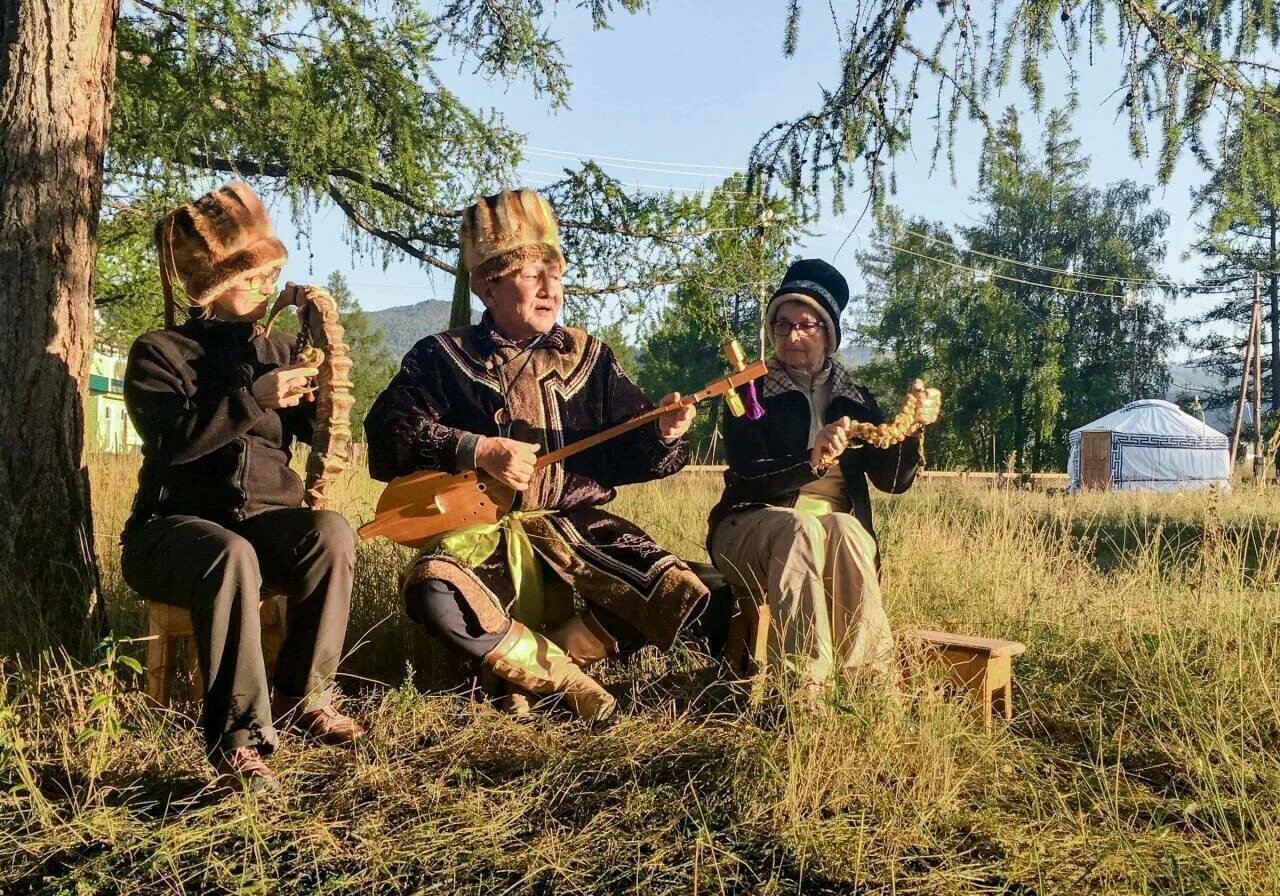 Алтайский горловой. Горловое пение алтайцев. Алтайцы кайчи. Алтайский народ горловое пение.