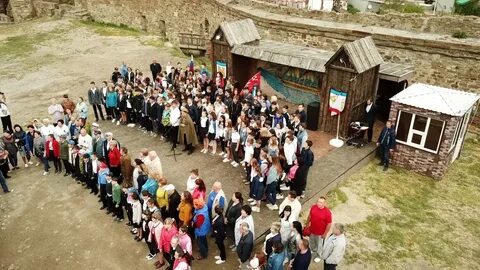 Более 300 человек