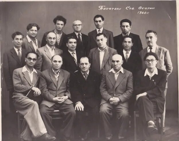 Нафи джусоев. Джусоев нафи фото. Кайтуков георгий поэт. Осетинские писатели. Нафи джусоев.