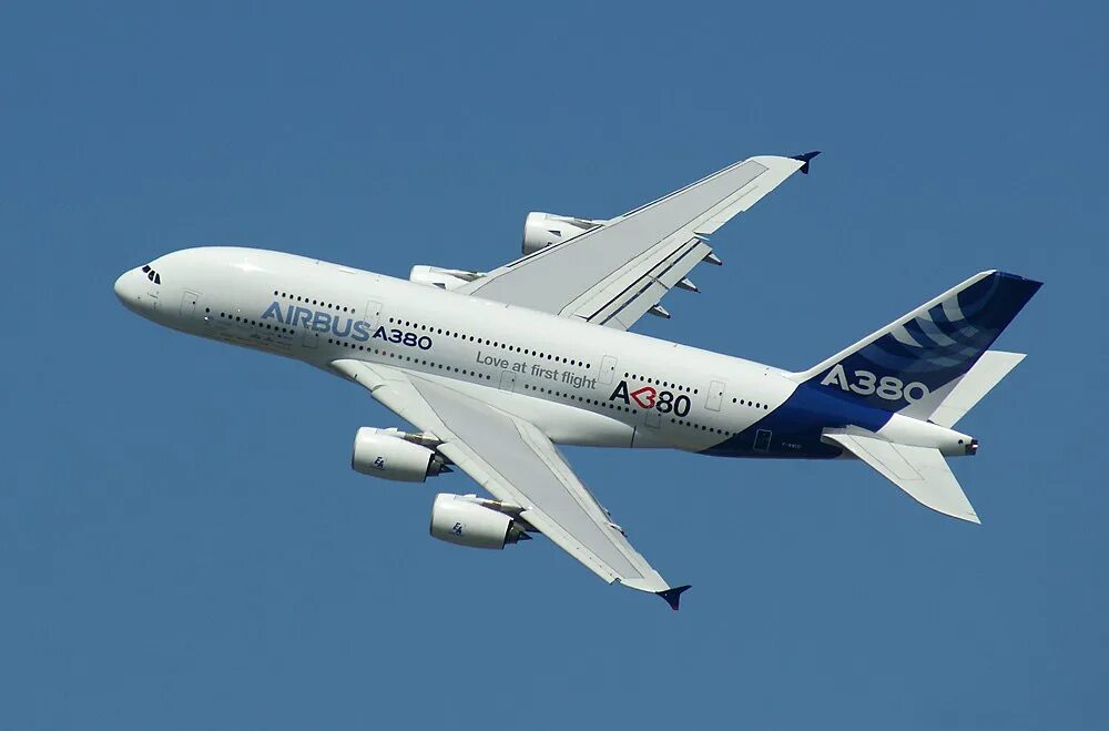 Эйрбас 380. Самолёт Airbus a380. Авиалайнер Airbus а380. Аэрбас 380-880.