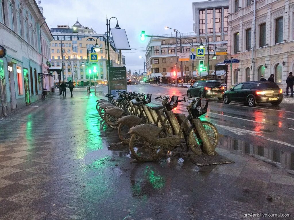 Московский ужасно. Грязная Москва. Москва грязь. Улицы Москвы грязь. Москва ужасный город.