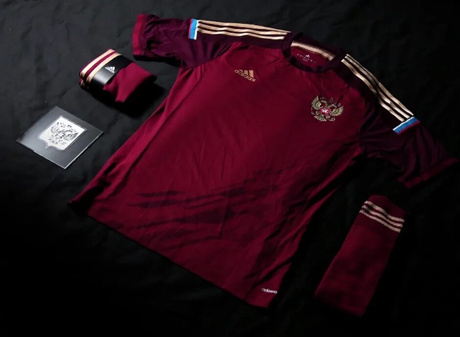 Купить форму россии по футболу. Adidas Russia 2013. Сборная России форма adidas 2010. Форма сборной России по футболу 2016. Новая экипировка сборной России по футболу.