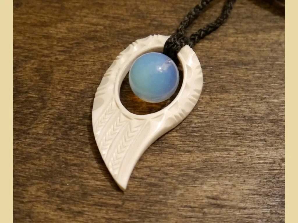 камень клык