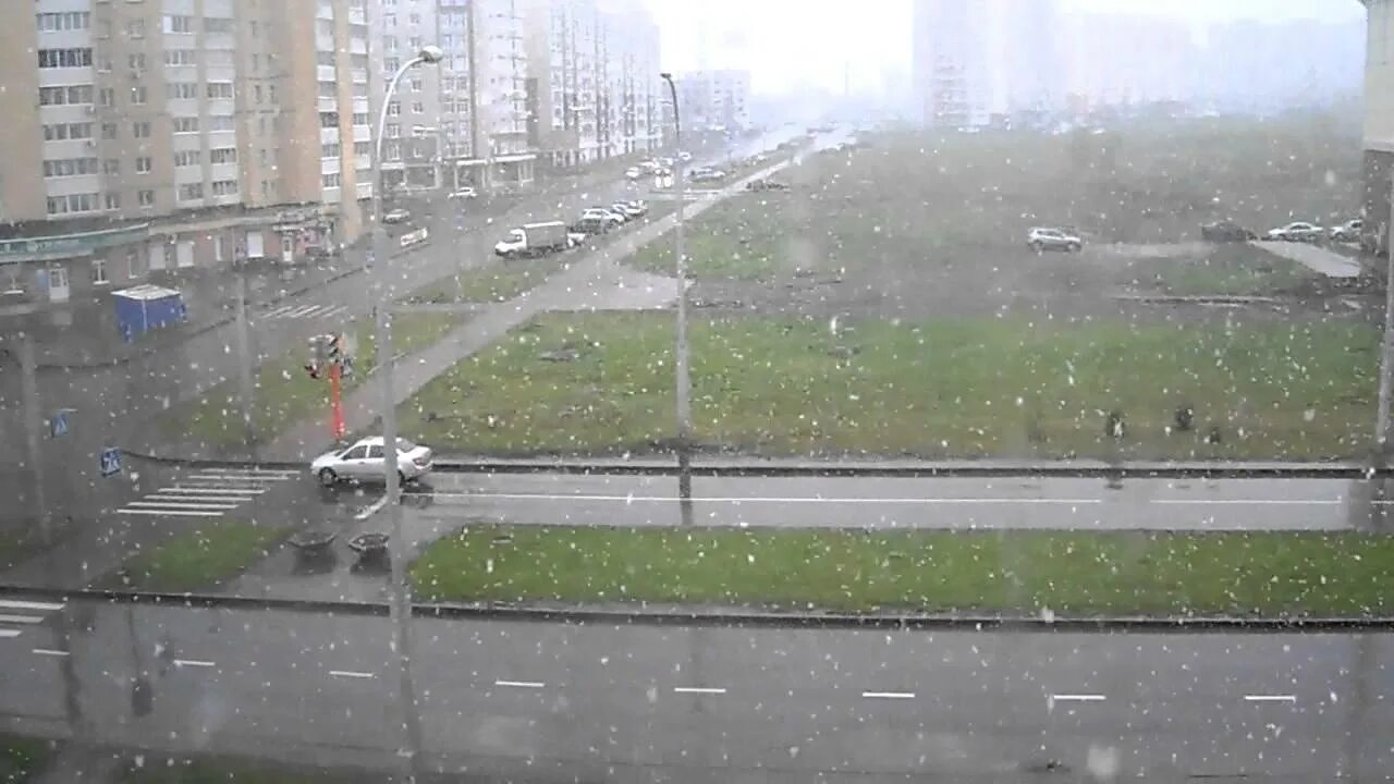 2 июня снег. Кемерово снег в июне. Снегопад в Кемерово. Дождь идёт в Кемерово. Снег в апреле Кемерово-Сити.