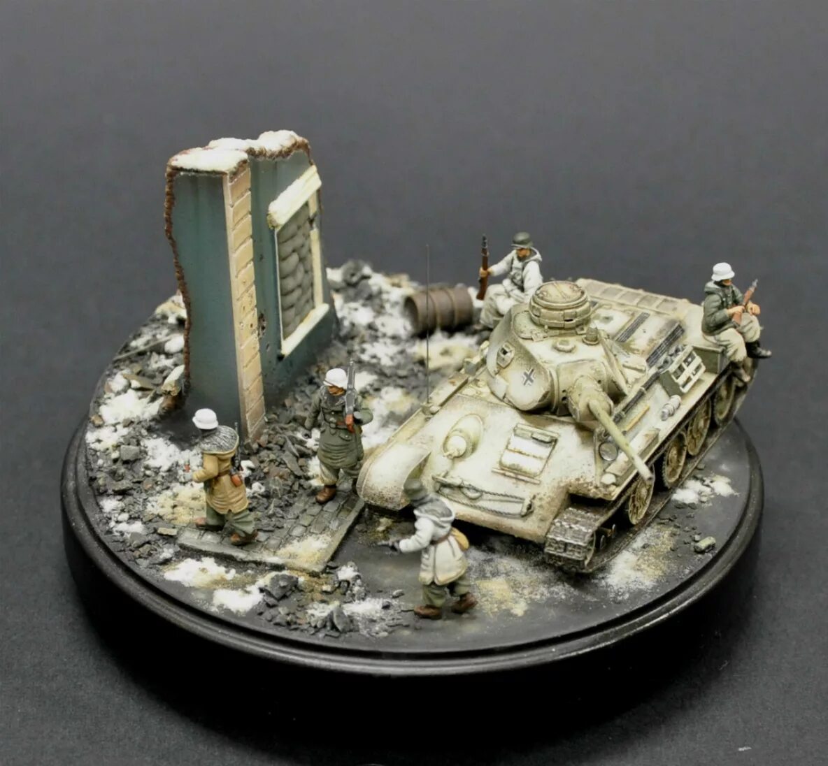 Модельные диорамы м1:72. Диорамы в 72 масштабе. Зимний т-34/85 диорама. Т-64 диорама. Diorama т100.