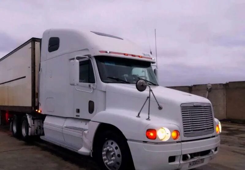Freightliner century 120. Freightliner century 120. Freightliner century class 120. Фредлайнер центури 2000. Фредлайнер 2002 год салон.