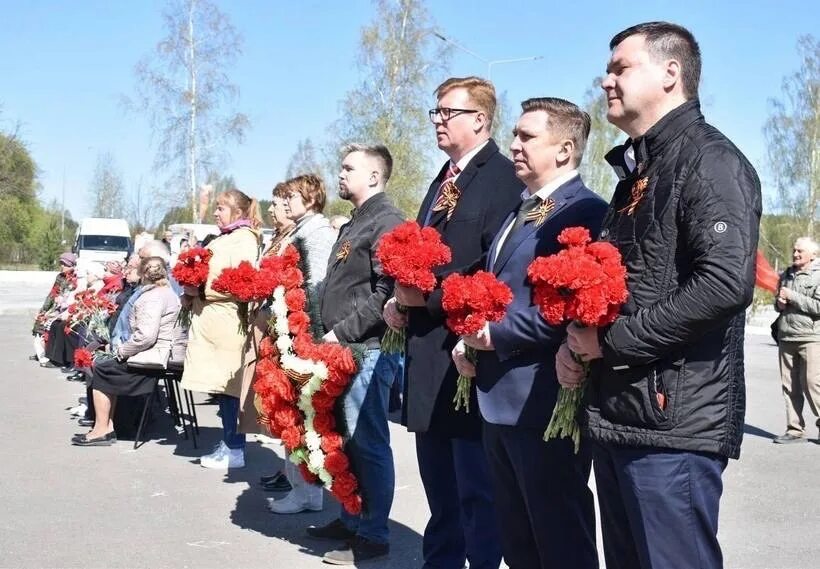 9 мая первоуральск 2025. Слава ветеранам великой отечественной. кабец. 9 мая мероприятие в классе фото.