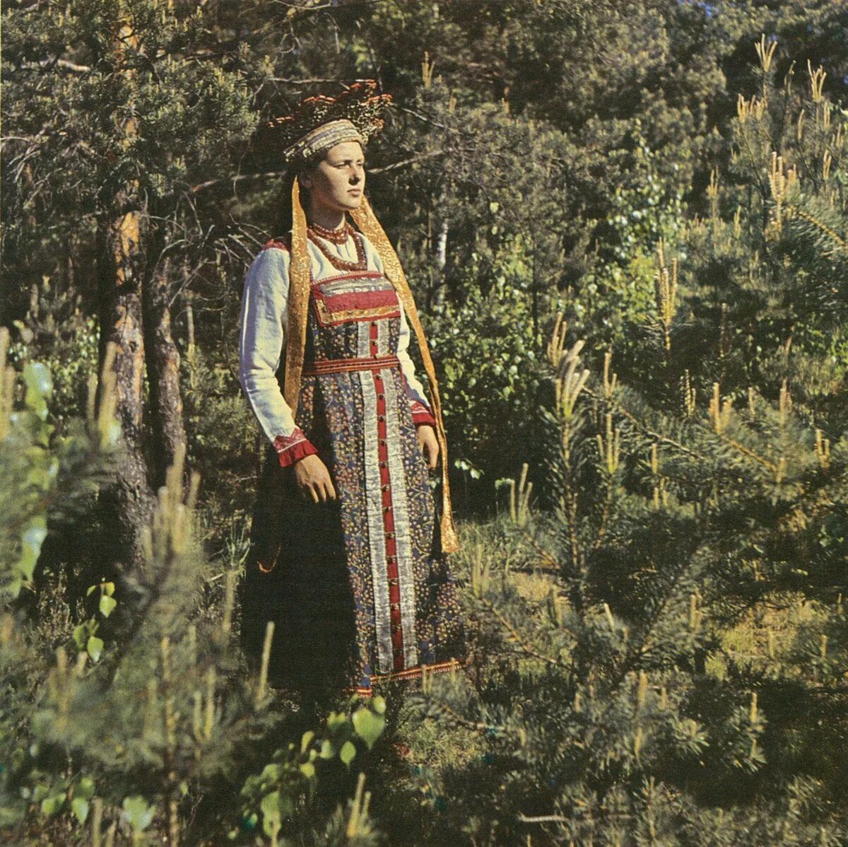 Старинная одежда девушек