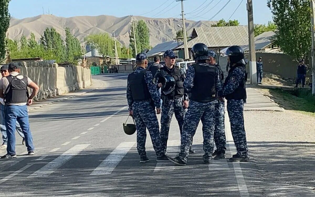 Тожик киргиз. Конфликт на границе киргизии и таджикистана. перестрелка на границе киргизии и таджикистана. граница киргизии и таджикистана. баткен таджикистан граница.