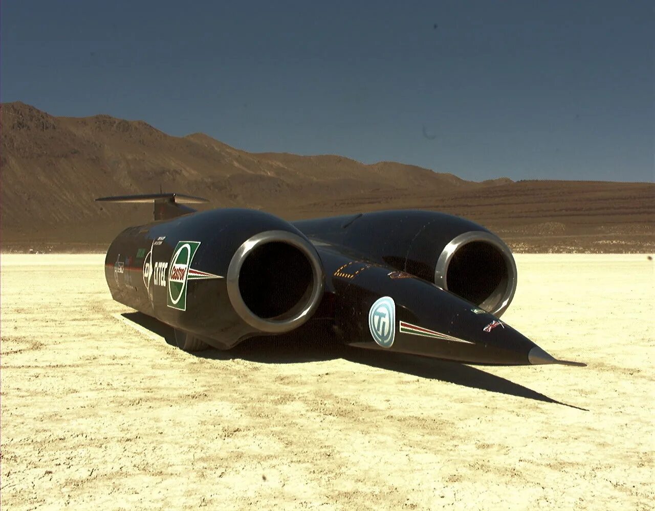 Реактивный автомобиль Thrust SSC. Thrust SSC 1997. Thrust SSC (1228 км/ч ).. Энди Грин рекорд скорости. Рекордсмены скорости в мире машин