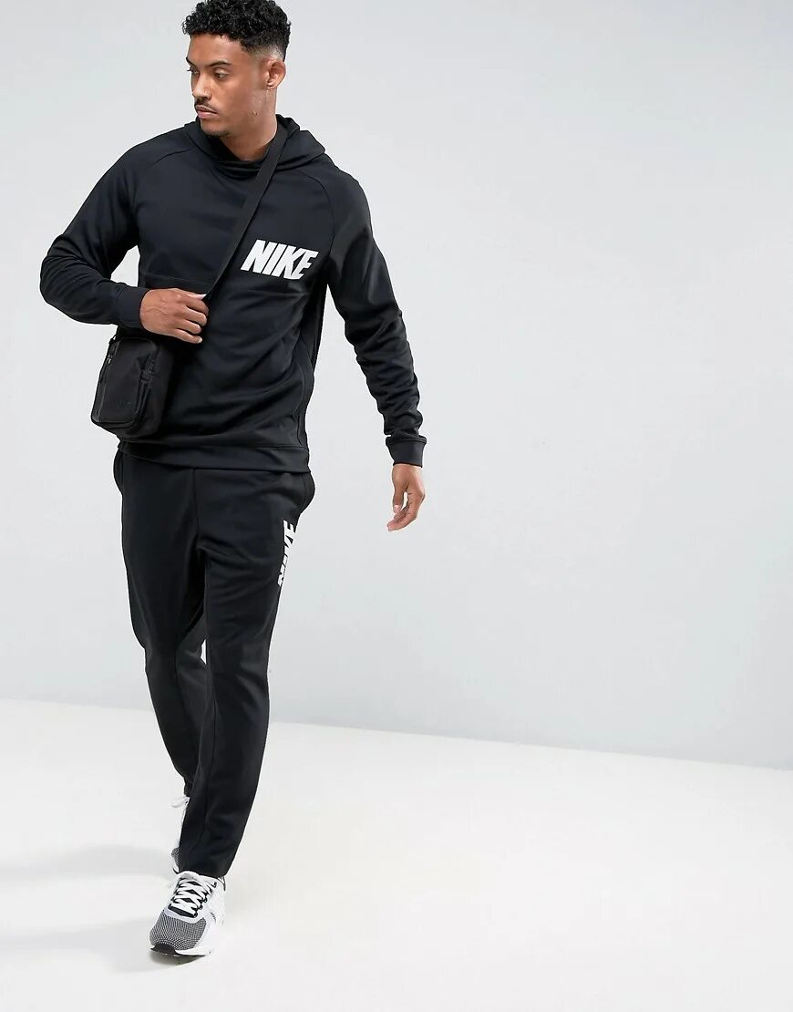 Найк для мужчин. Спортивный костюм Nike Tracksuit. Спортивный костюм найк черный мужской Nike. Костюм найк мужской черный с капюшоном спортивный костюм. Найк костюм мужской 2021.