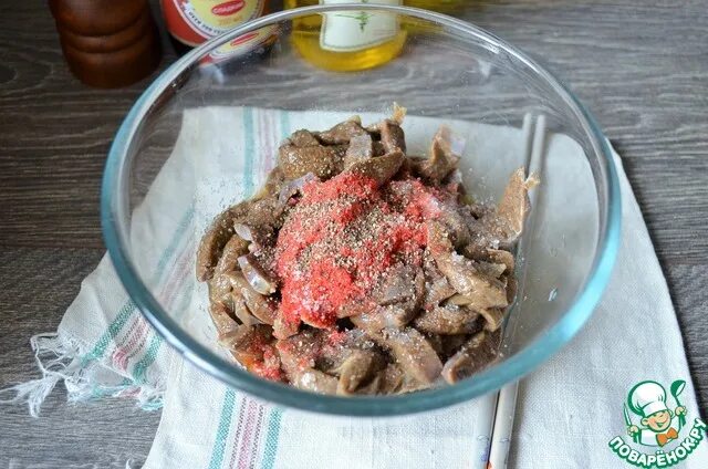 Говяжья печень по корейски рецепт. Говяжьи мешочки по корейски. говяжье сердце по корейски маринованное. печень говяжья по-корейски рецепты.