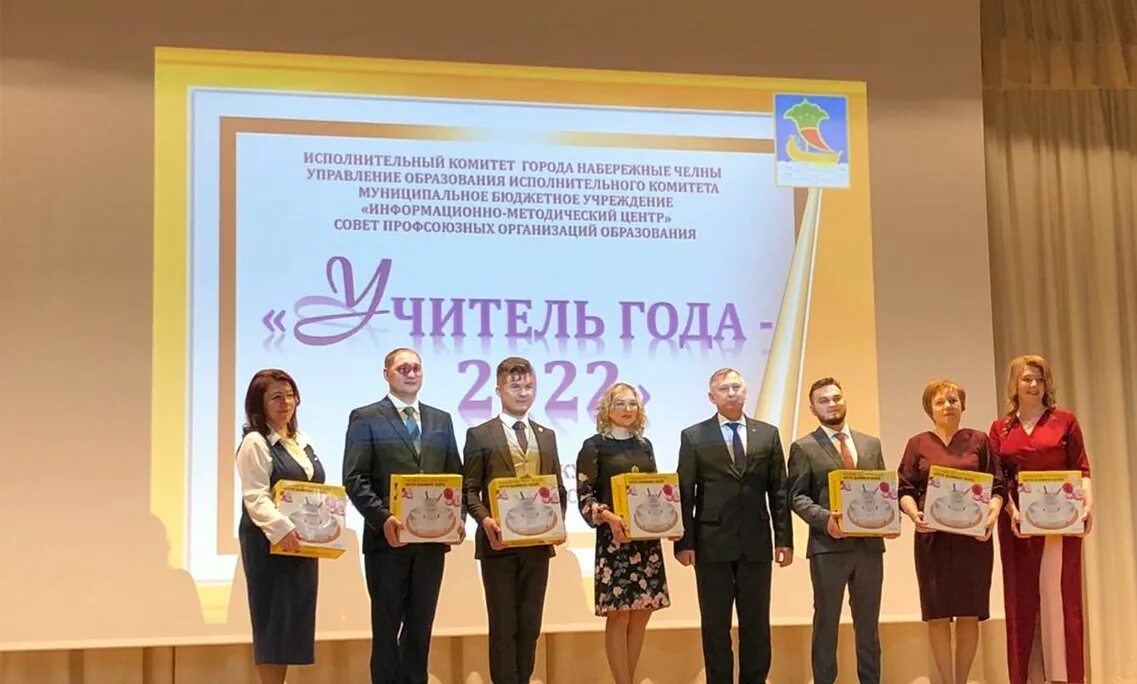 Школа № 11 в Набережных Челнах встретила учеников после капитального ремонта / Н