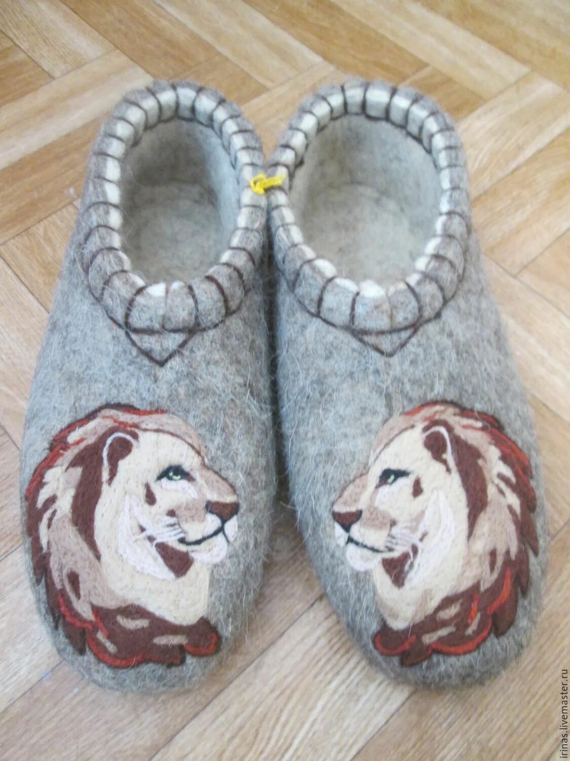 Тапок лев. Тапочки мягкие львы. Тапочки lion. Тапок лев. Тапок лев.