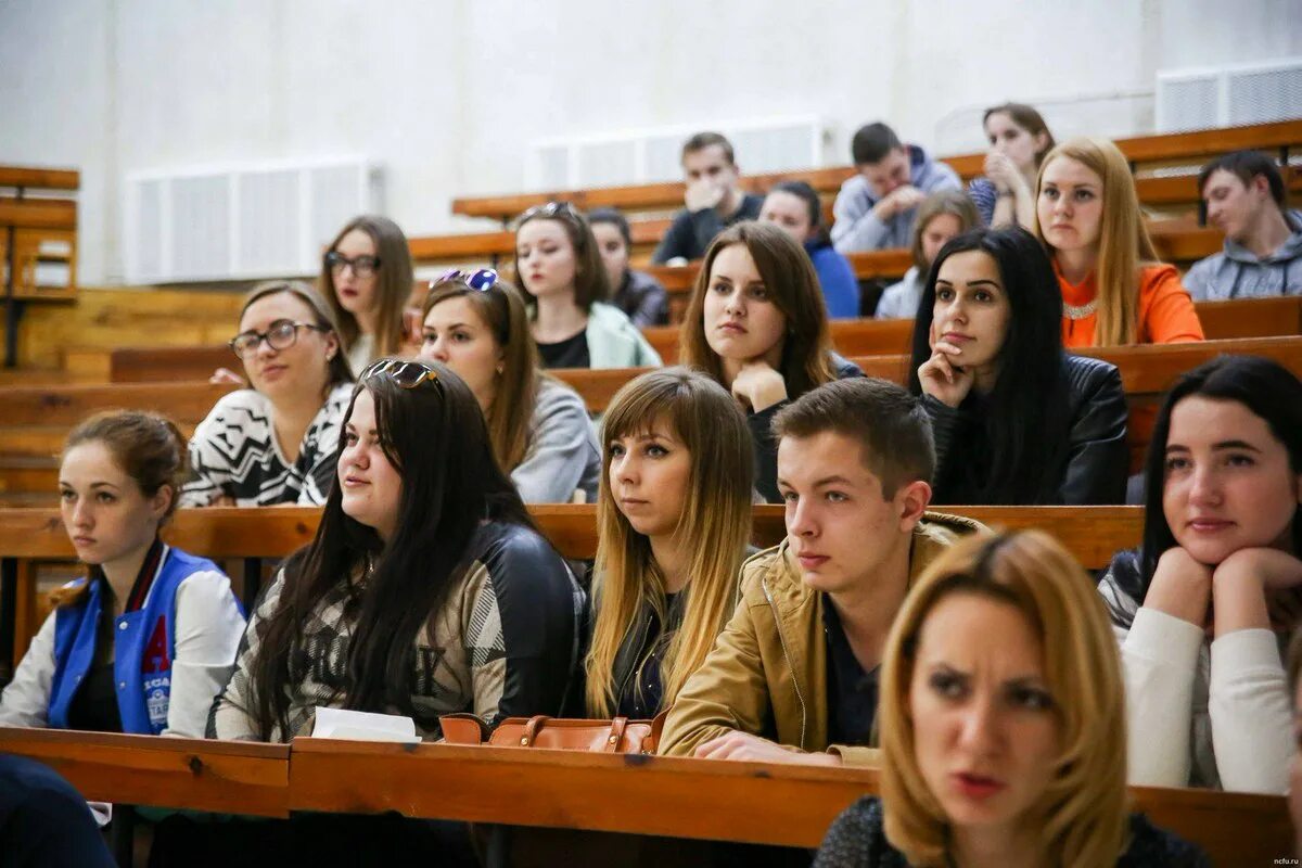 Университеты Украины. Украинские вузы студенты. Студенты педагогического института. Украинские студентки.
