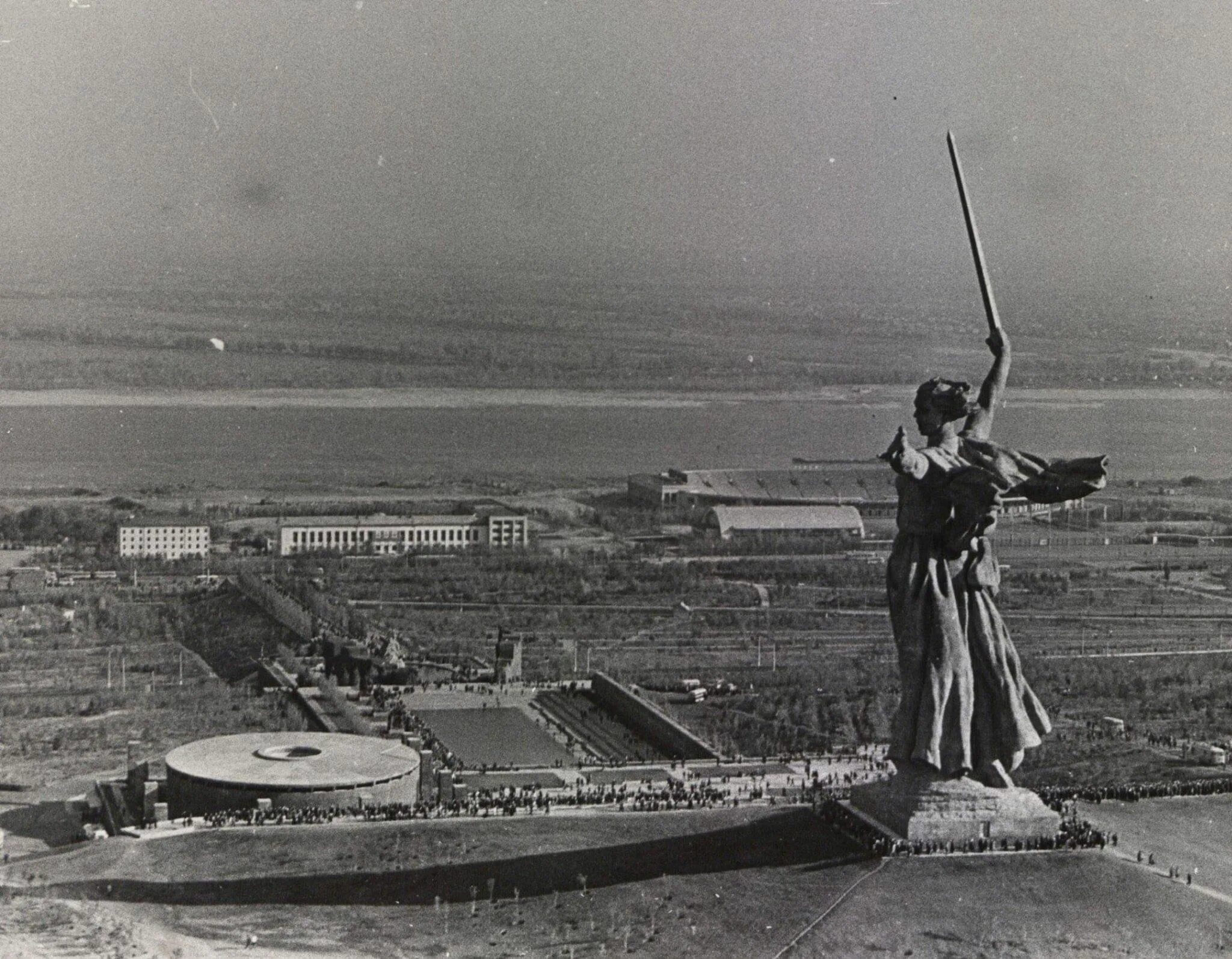 Волгоград в годы великой отечественной. Мамаев Курган Волгоград 1942. Мамаев Курган 1943. Мамаев Курган 1943г. Сталинград Мамаев Курган в 1942 году.