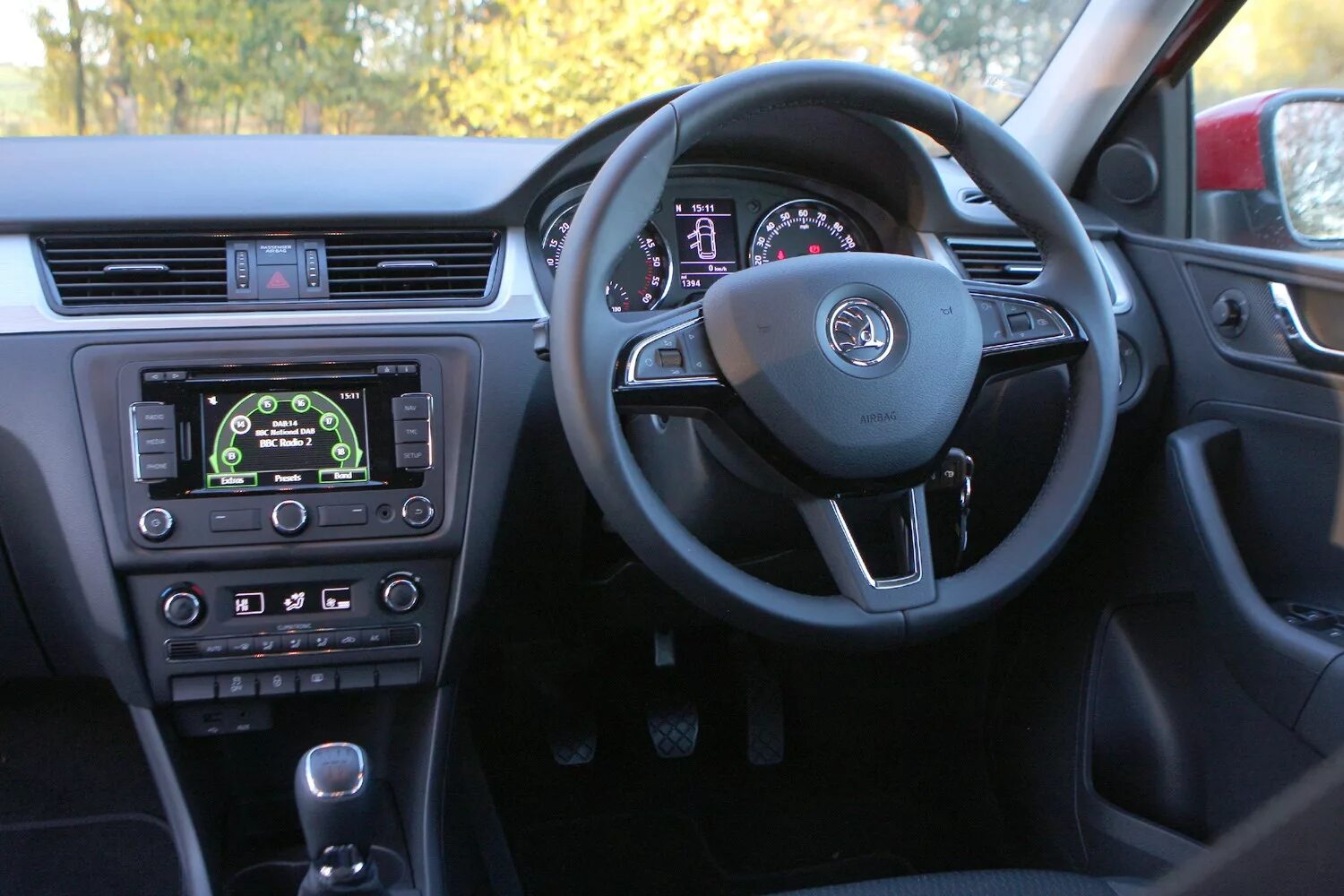 Приборная панель шкода рапид. Рапид панель. Skoda rapid 2022 интерьер. Комбинация приборов шкода рапид 2014 года. Панель приборов рапид 2019 знаки.