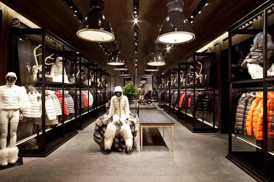 Монклер дубай. Бутик монклер. moncler store. монклер магазин. монклер бутик москва.