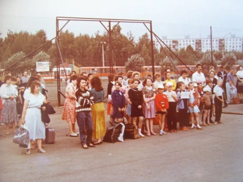 80 дол. Пионер лагерь в 90е года Москва. Пионерский лагерь 90-е. Пионерский лагерь СССР 80 Е. Набережные Челны 80х.