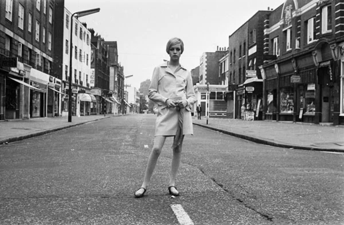 Свингующие семидесятые. Carnaby street 1966. Jane asher 1966. The beatles 60s. Патти бойд и сестры.