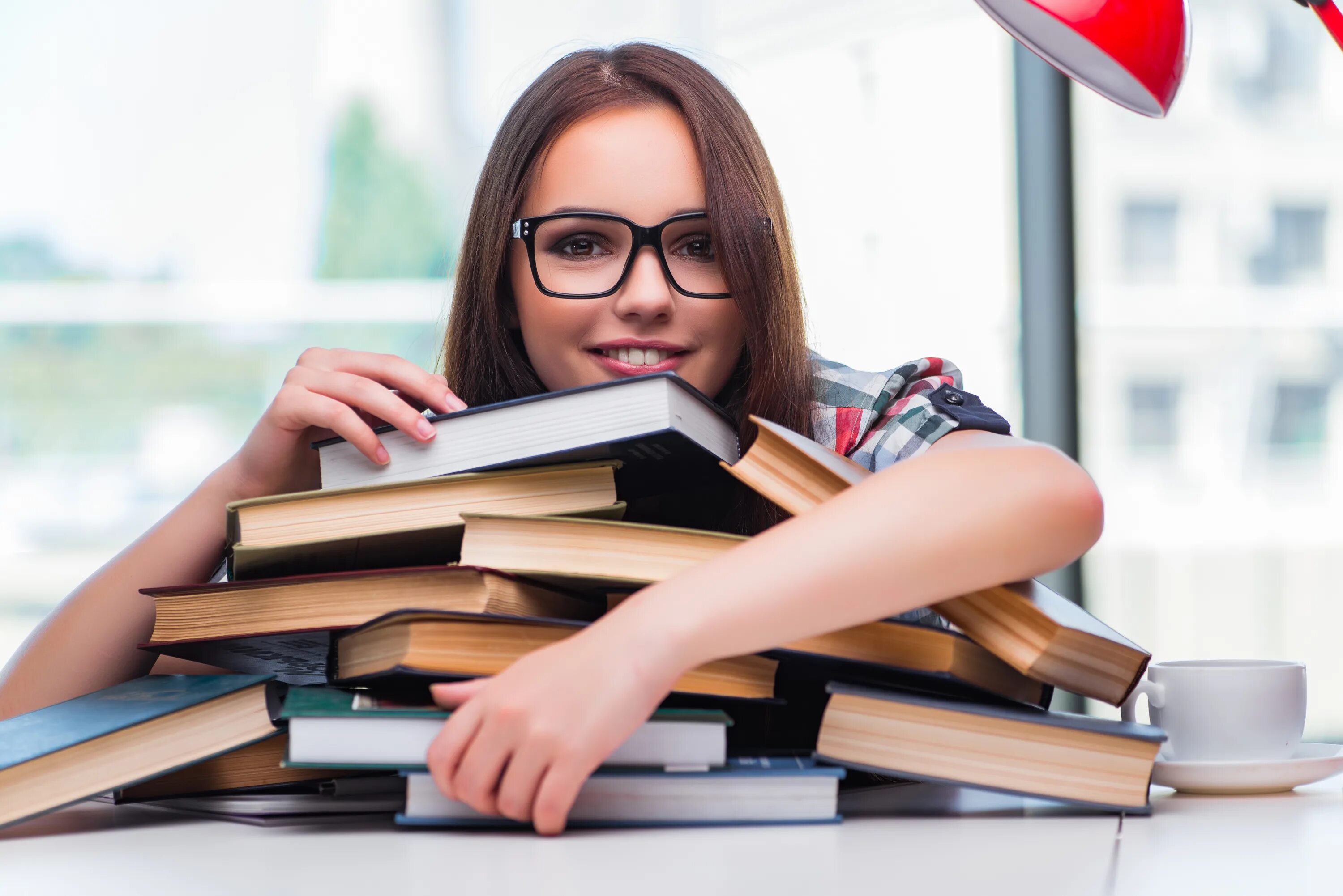 Сложная учеба. Студент пишет. Студент выполняющий курсовую работу. Учеба студенты. Успешный студент.